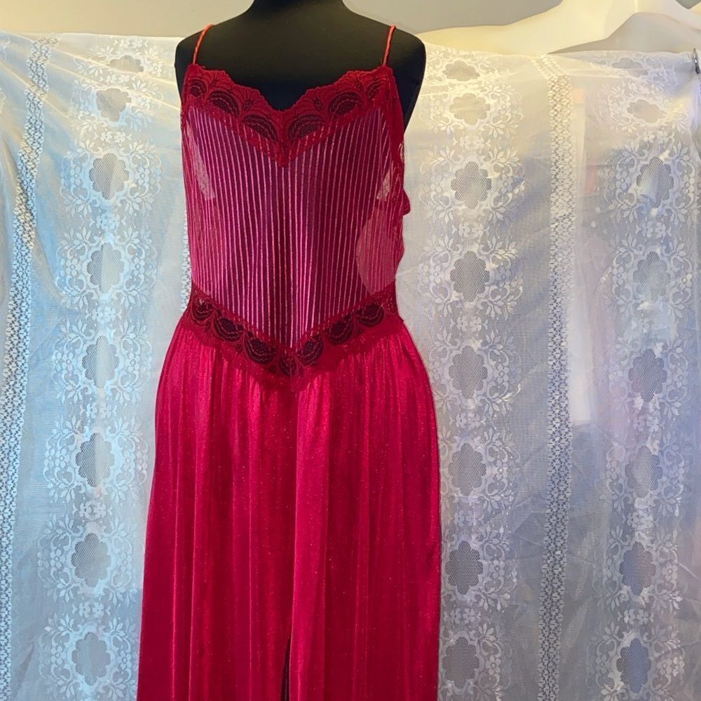 VTG, Style Vanity Elegant Red Lace Romantic Nightgown Size Appropriate ML No Tag
